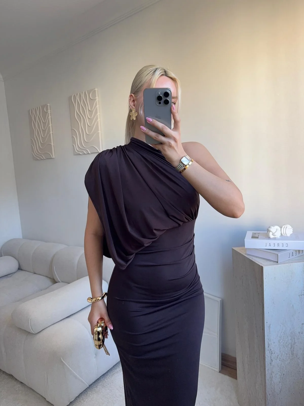 Tek Omuz Drapeli Vücuda Oturan Midi Elbise - KAHVE