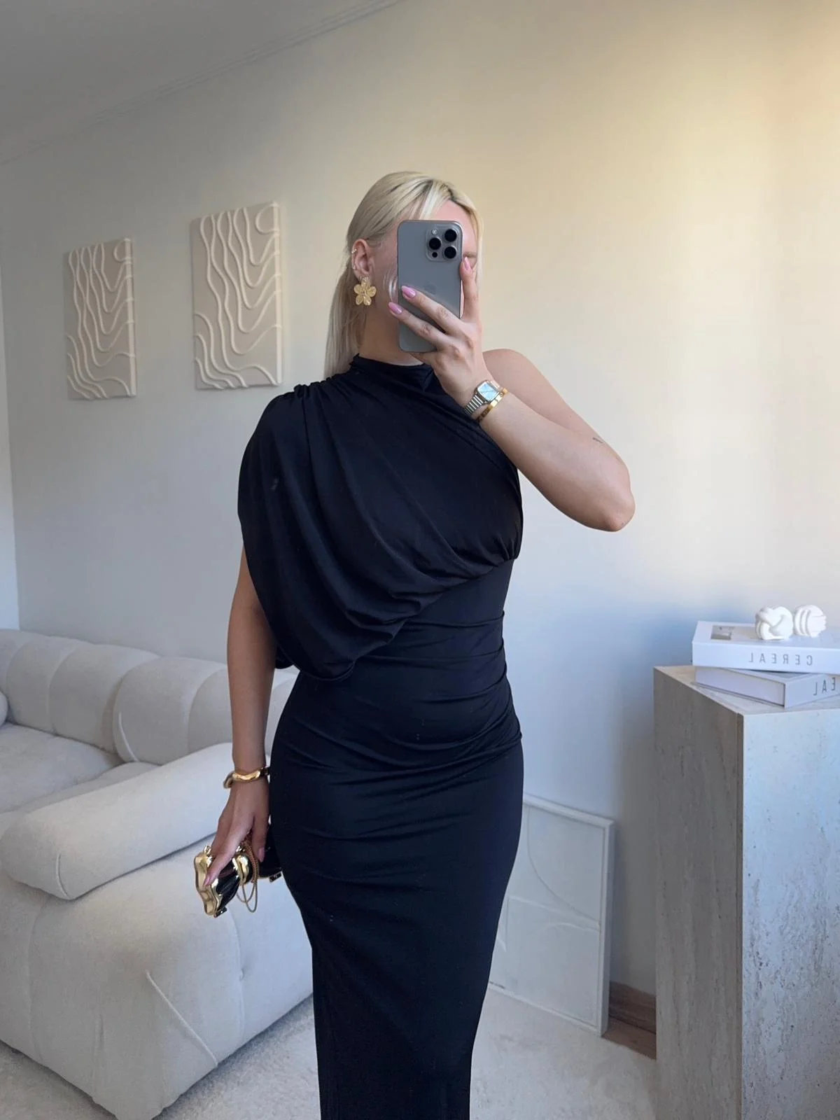 Tek Omuz Drapeli Vücuda Oturan Midi Elbise - SİYAH