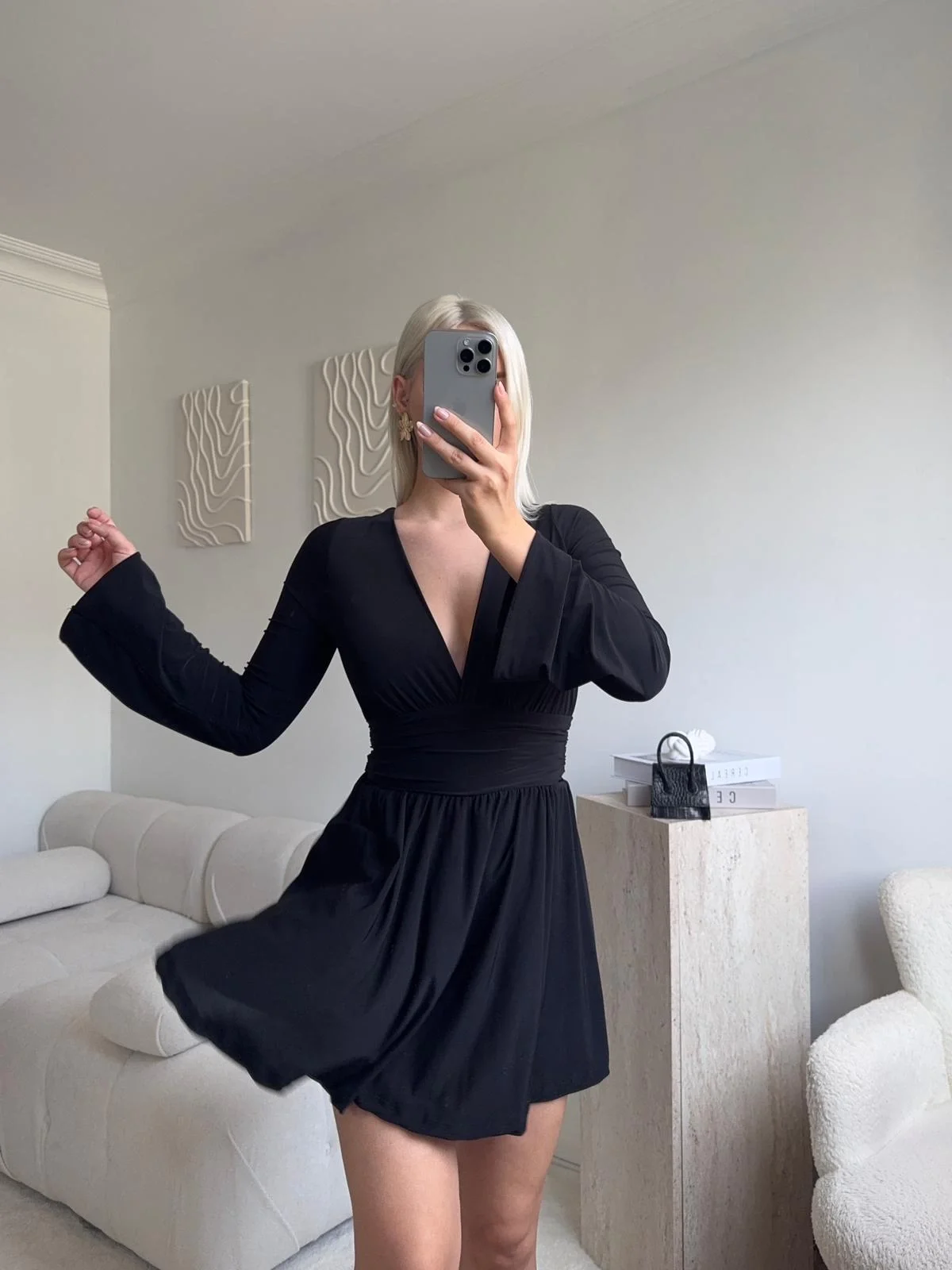 V Dekolte Şortlu Elbise - SİYAH