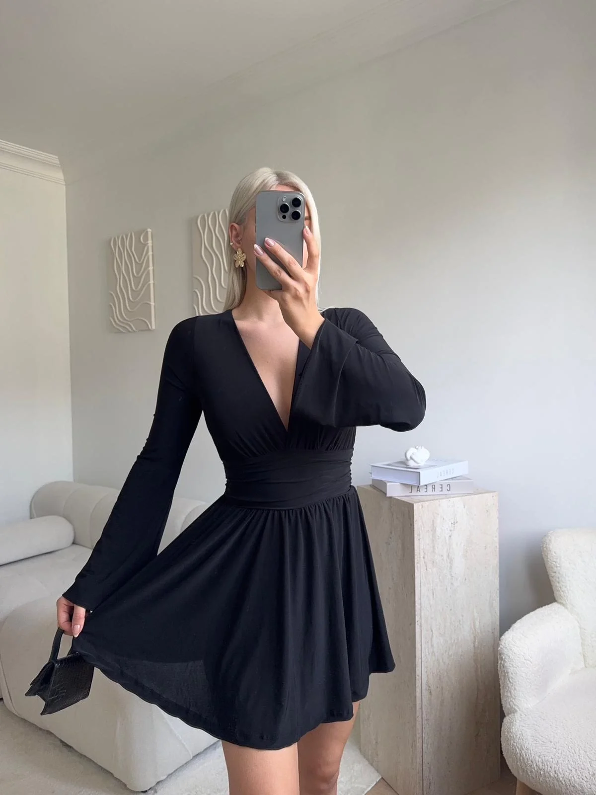 V Dekolte Şortlu Elbise - SİYAH