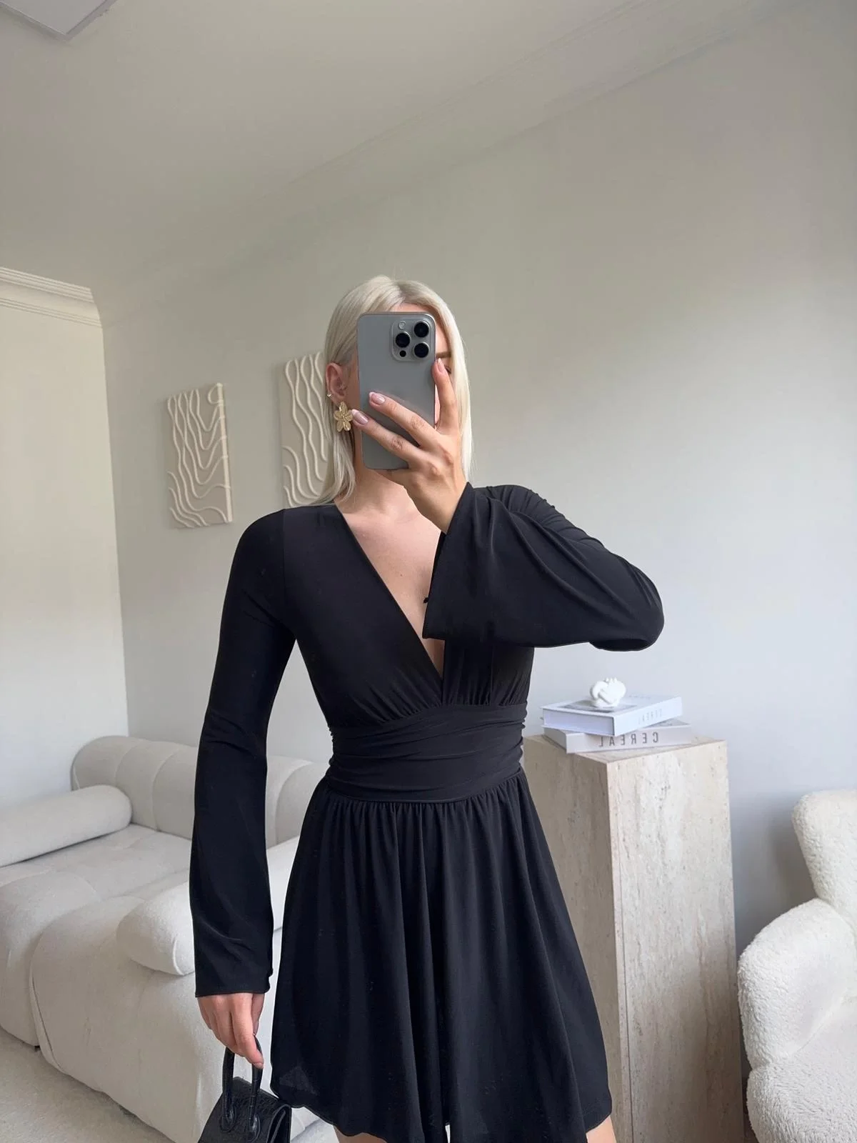 V Dekolte Şortlu Elbise - SİYAH