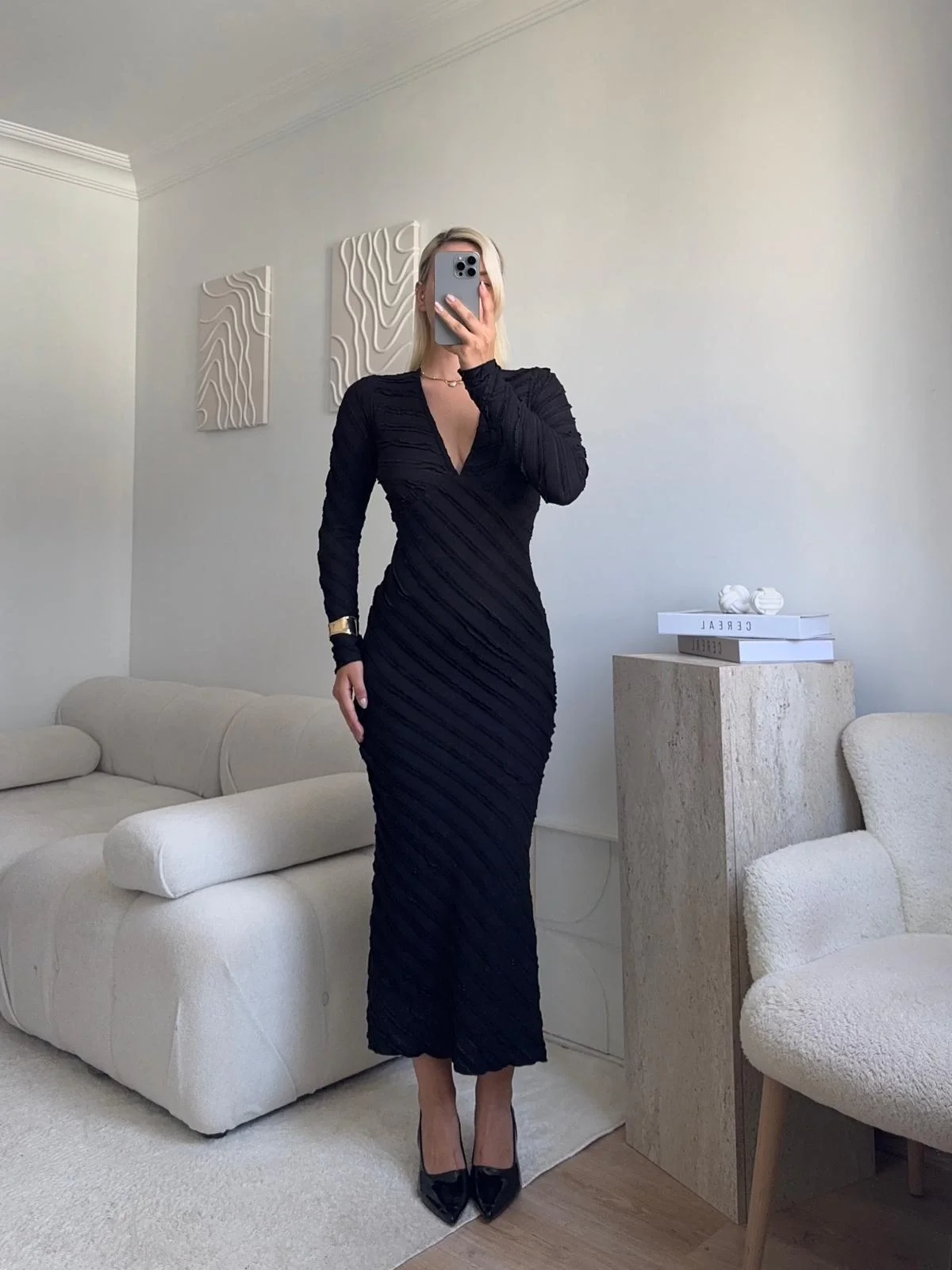 V Yaka Ters Dikiş Elbise - SİYAH