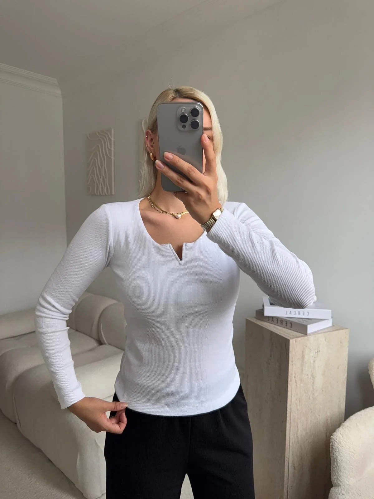 Yaka V Kesik Bluz - BEYAZ