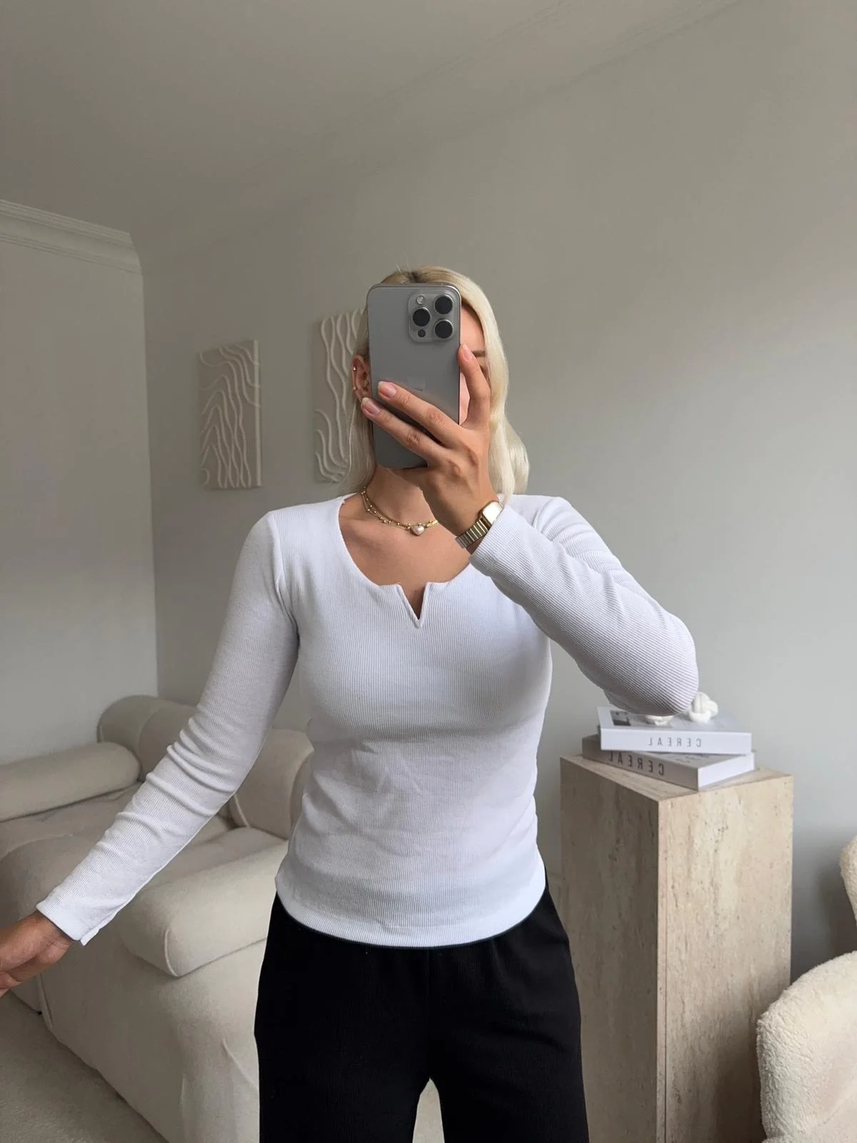 Yaka V Kesik Bluz - BEYAZ