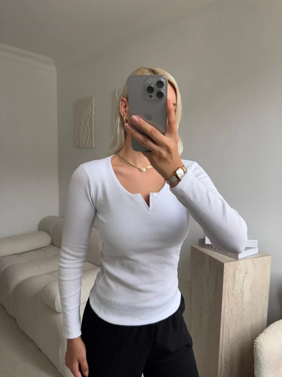 Yaka V Kesik Bluz - BEYAZ