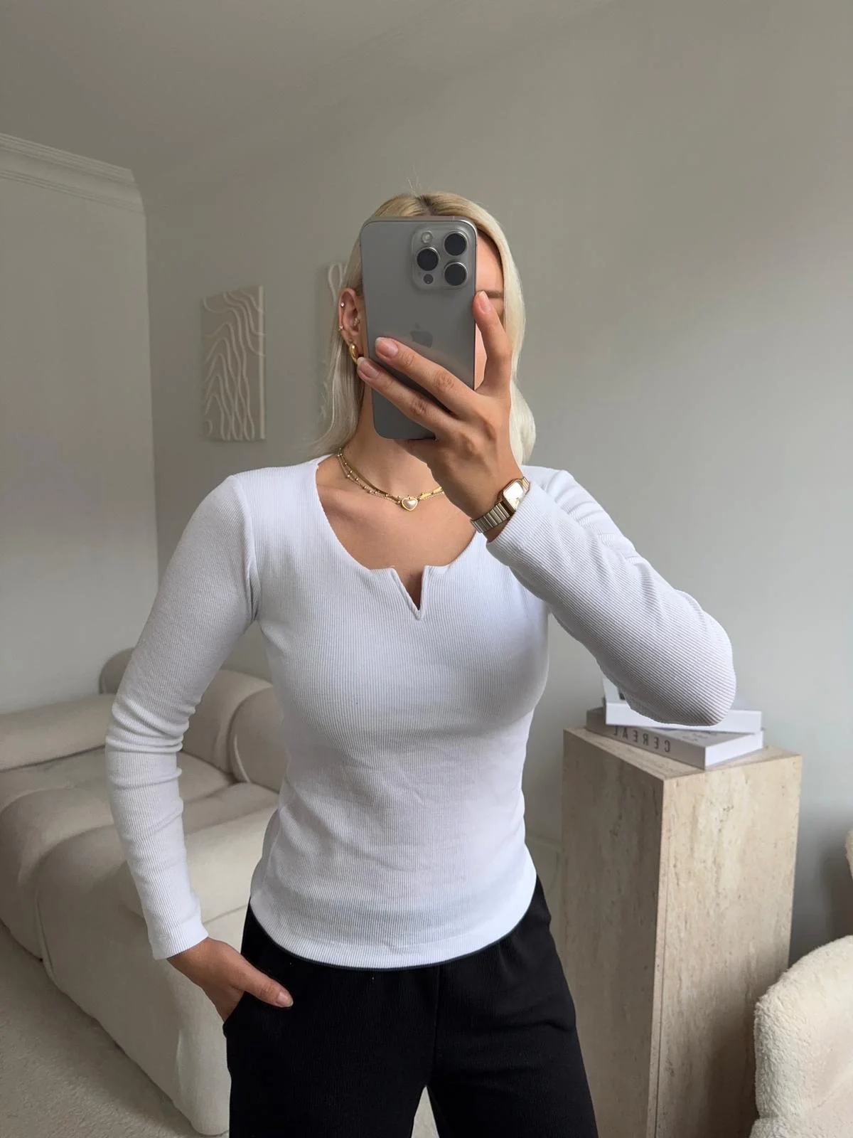 Yaka V Kesik Bluz - BEYAZ