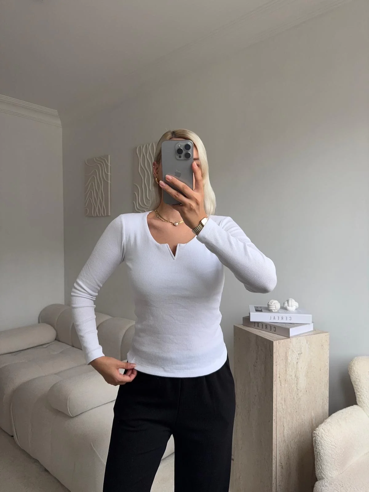 Yaka V Kesik Bluz - BEYAZ