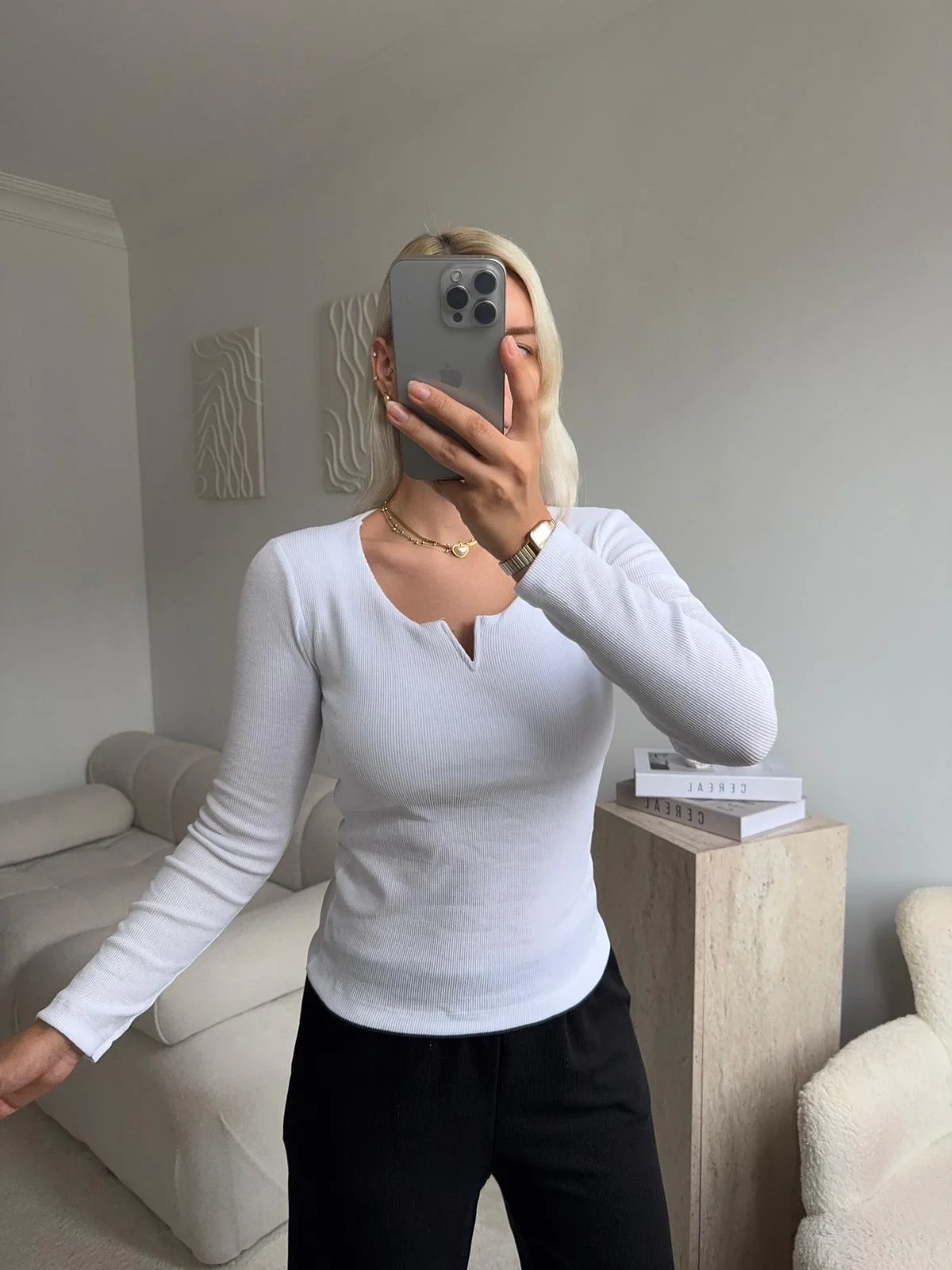 Yaka V Kesik Bluz - BEYAZ