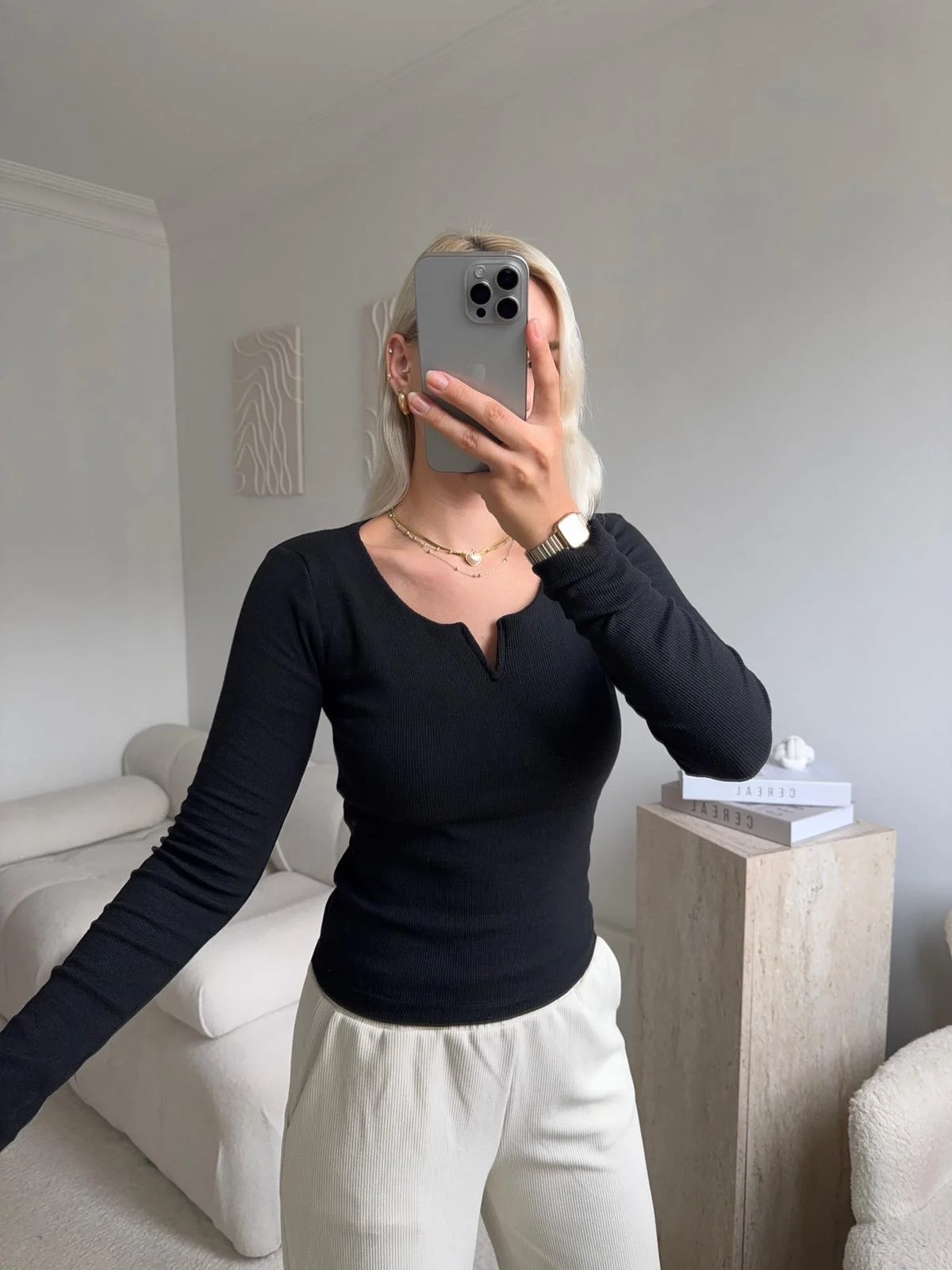 Yaka V Kesik Bluz - SİYAH