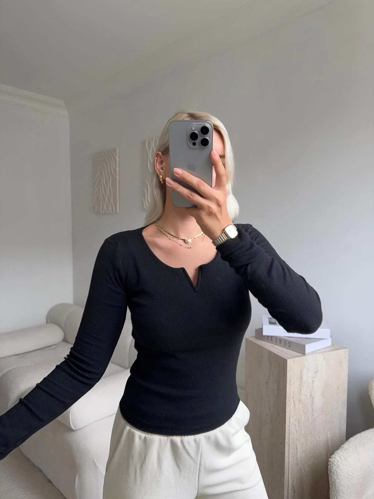 Yaka V Kesik Bluz - SİYAH