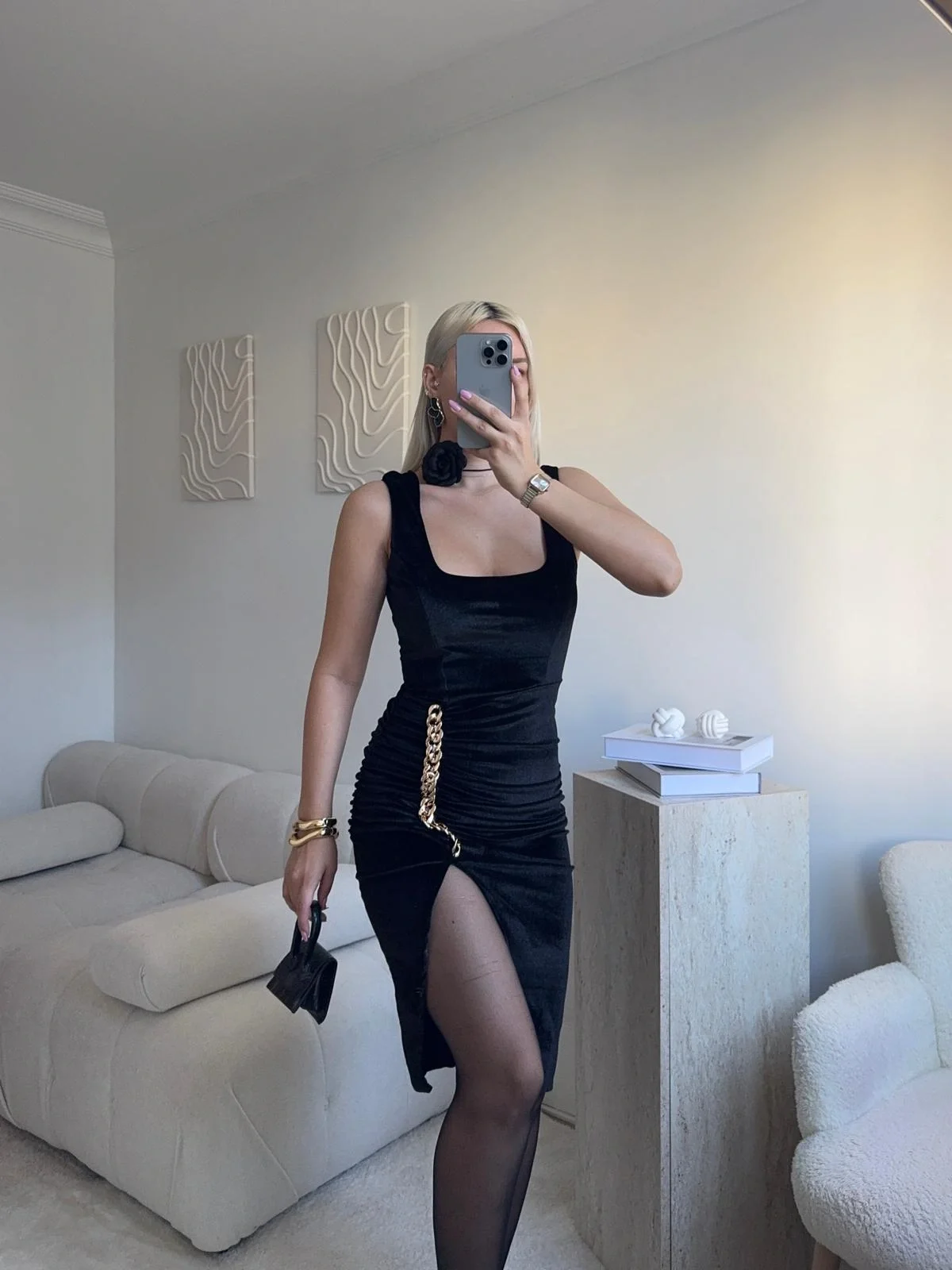 Zincir Aksesuar Kare Yaka Elbise - SİYAH