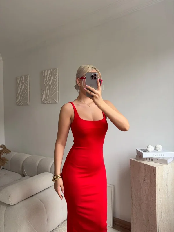 Askılı Kare Yaka Vücuda Oturan Midi Elbise - KIRMIZI