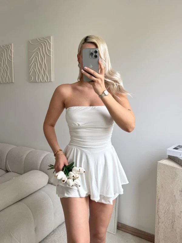 Straplez Volanlı Şortlu Elbise - BEYAZ