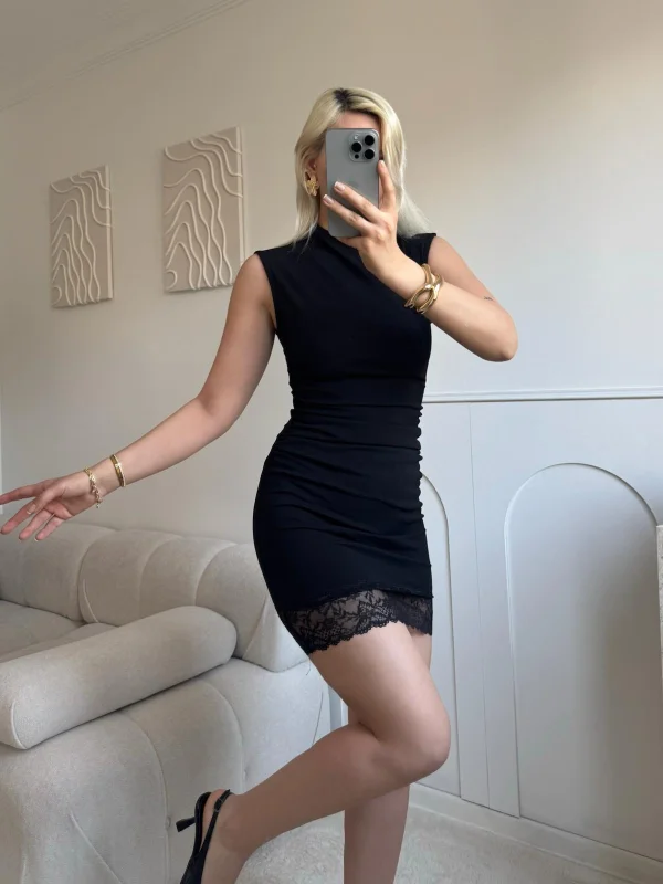 Dantel Detaylı Sırt Fermuar Mini Elbise - SİYAH