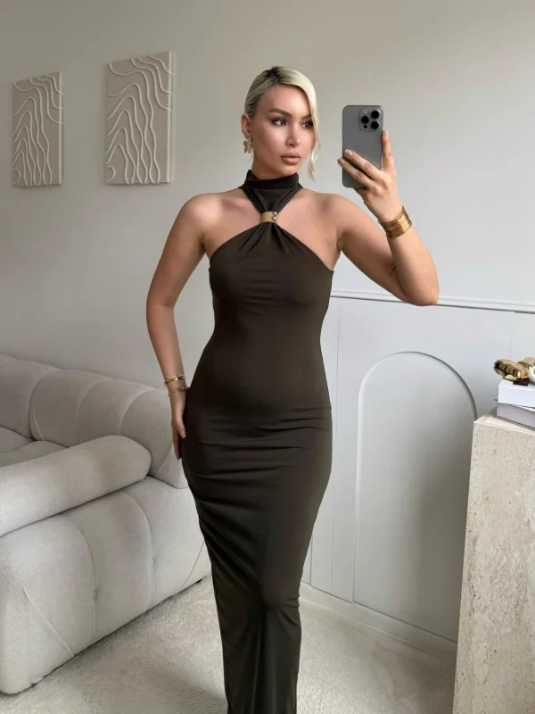 Halter Yaka Metal Aksesuar Detaylı Maxi Elbise - HAKİ