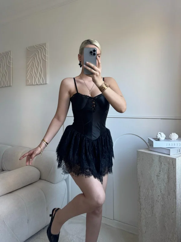 Bel Saten Korse Eteği Dantel Elbise - SİYAH