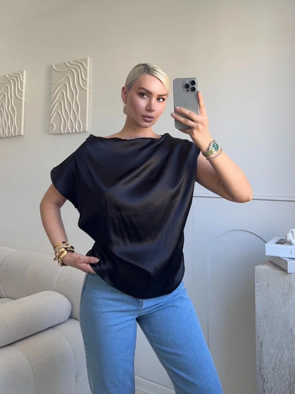 Kayık Yaka Saten Bluz - SİYAH