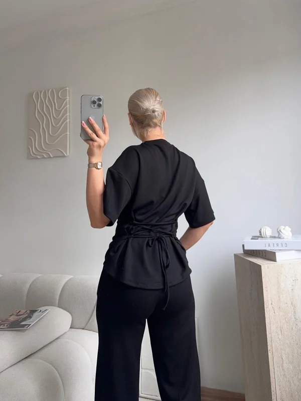 Arkası Bağcıklı Bluz - SİYAH