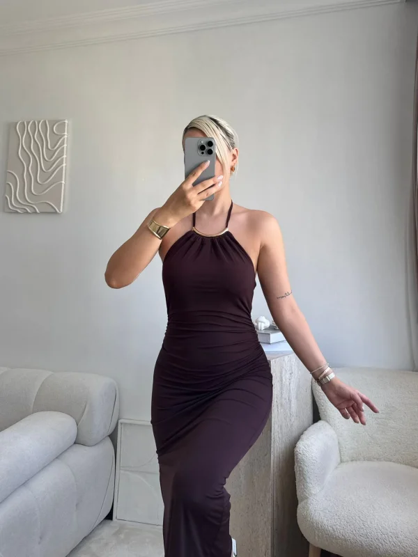 Boyun Aksesuar Yırtmaçlı Elbise - KAHVE