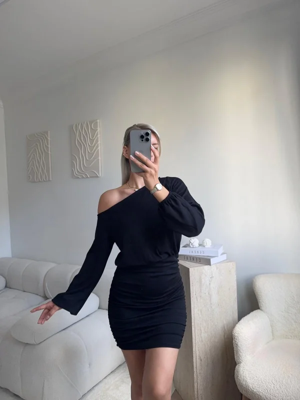 Drapeli Büzgülü Basic Elbise - SİYAH