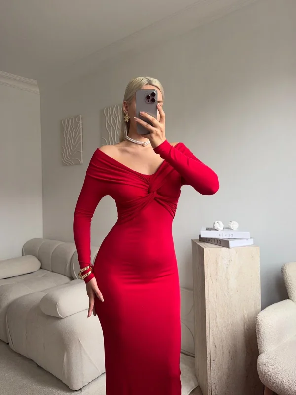 Büzgülü Madonna Yaka Elbise - KIRMIZI