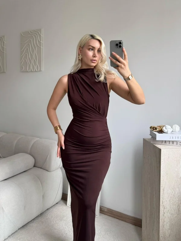 Dik Yaka Drapeli Elbise - KAHVE