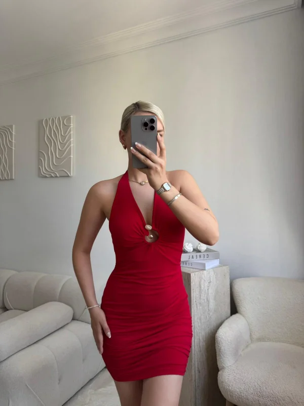 Halka Detaylı Drapeli Halter Mini Elbise - KIRMIZI