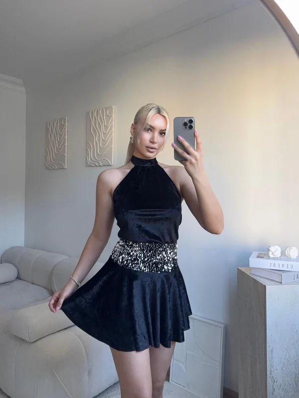 Kadife Halter Yaka Sırtı Açık Payet Mini Elbise - SİYAH