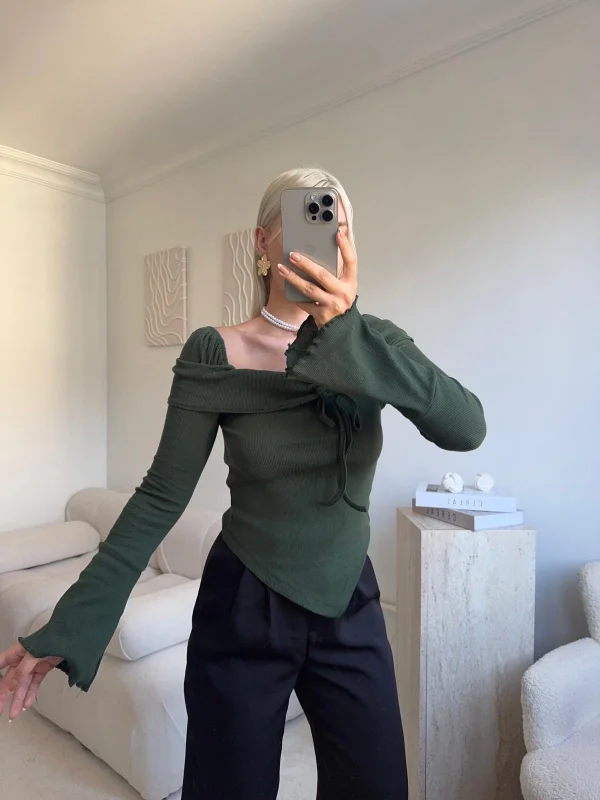 Kalp Yaka Fit Bluz - YEŞİL