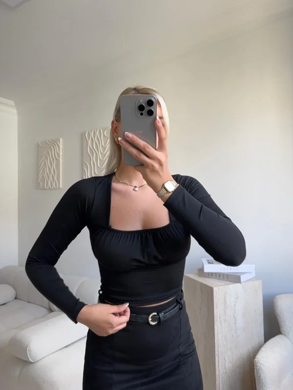 Kare Yaka Büzgü Detay Crop - SİYAH