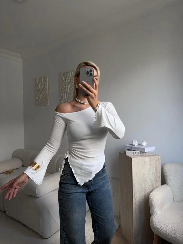 Kayık Yaka Yan Büzgü Bluz - BEYAZ