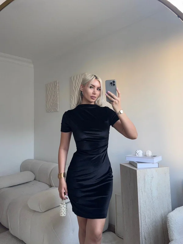 Kısa Kol Kadife Elbise