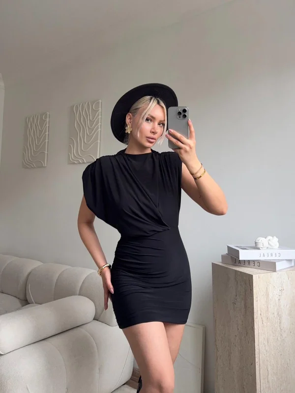 Omuz Vatkalı Drapeli Mini Elbise - SİYAH