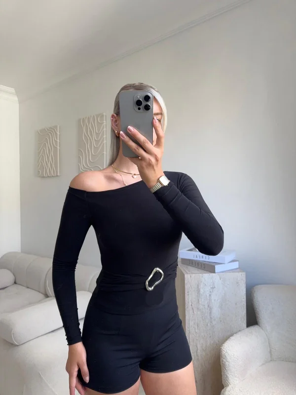 Önü Tokalı Kayık Yaka Crop - SİYAH