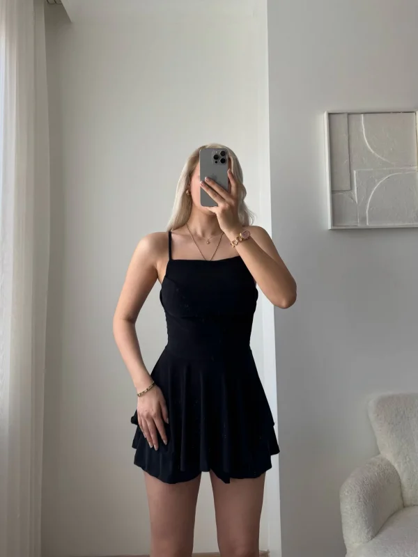 Sırt Dekolte Askılı Şortlu Elbise-SİYAH