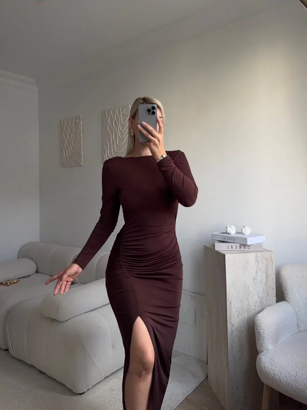 Sırt Dekolte Derin Yırtmaç Elbise - KAHVE