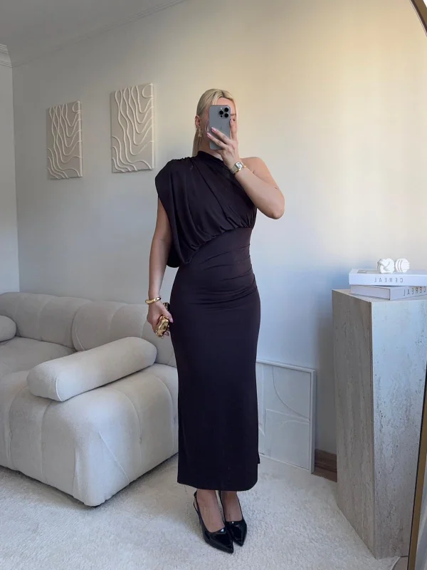 Tek Omuz Drapeli Vücuda Oturan Midi Elbise - KAHVE