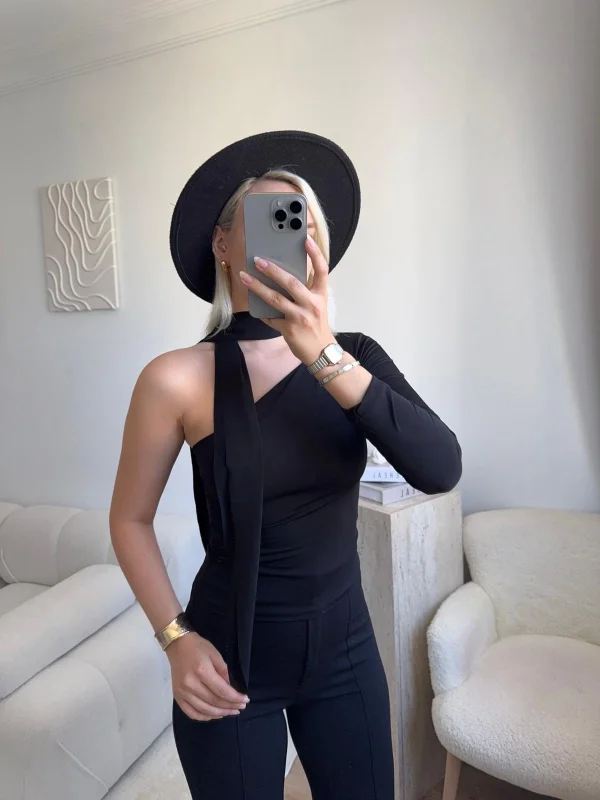 Tek Omuz Şal Detaylı Bluz - SİYAH