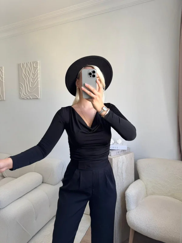 Toparlayıcı Fit Drapeli Bluz - SİYAH