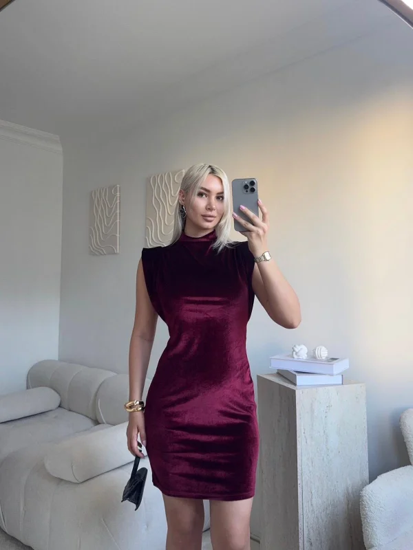 Vatkalı Kadife Elbise