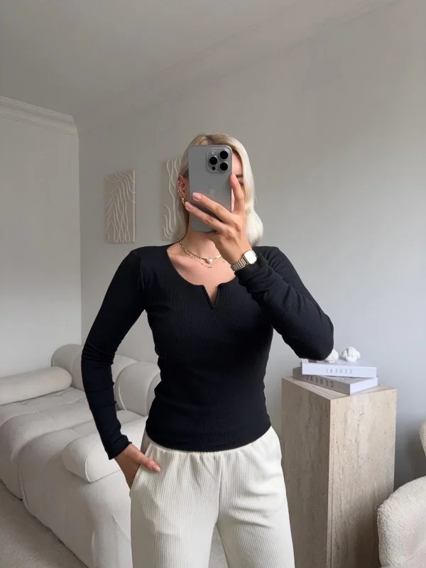 Yaka V Kesik Bluz - SİYAH