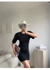 Kısa Kollu Vücuda Oturan Mini Elbise