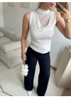 Transparan Tül Detaylı Yarım Balıkçı Yaka Kolsuz Bluz - BEYAZ