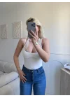 Boyun Geçmeli Güpürlü Bodysuit - BEYAZ
