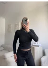 Basic Balıkçı Yaka Fit Bluz - SİYAH
