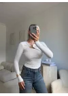 Göğüs Aksesuar Bluz - BEYAZ