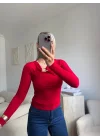 Göğüs Aksesuar Bluz - KIRMIZI