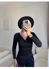 Toparlayıcı Fit Drapeli Bluz - SİYAH