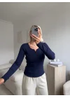 Yaka V Kesik Bluz - LACİVERT