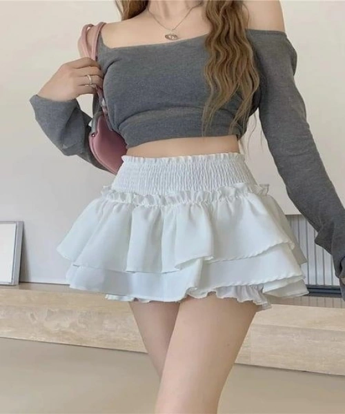 Beyaz Fırfırlı Belli Katlı Şortlu Mini Etek